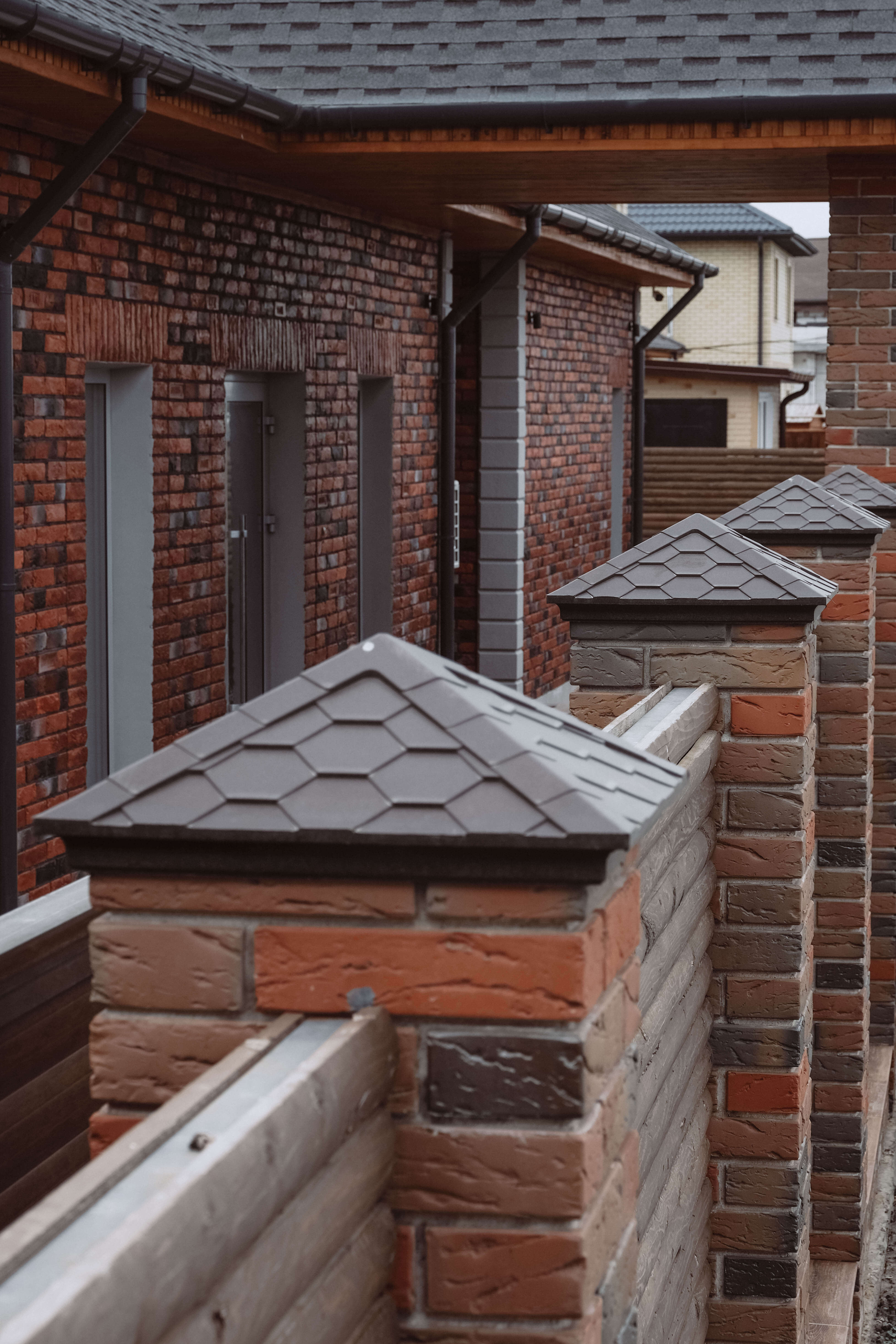 Колпак Zking Эверест Коричневый на столб 1.5х1.5 кирпича (390х390мм) в Белгороде фото